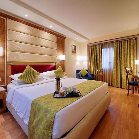 De Sovrani Hotel Kolkata Bagian luar foto