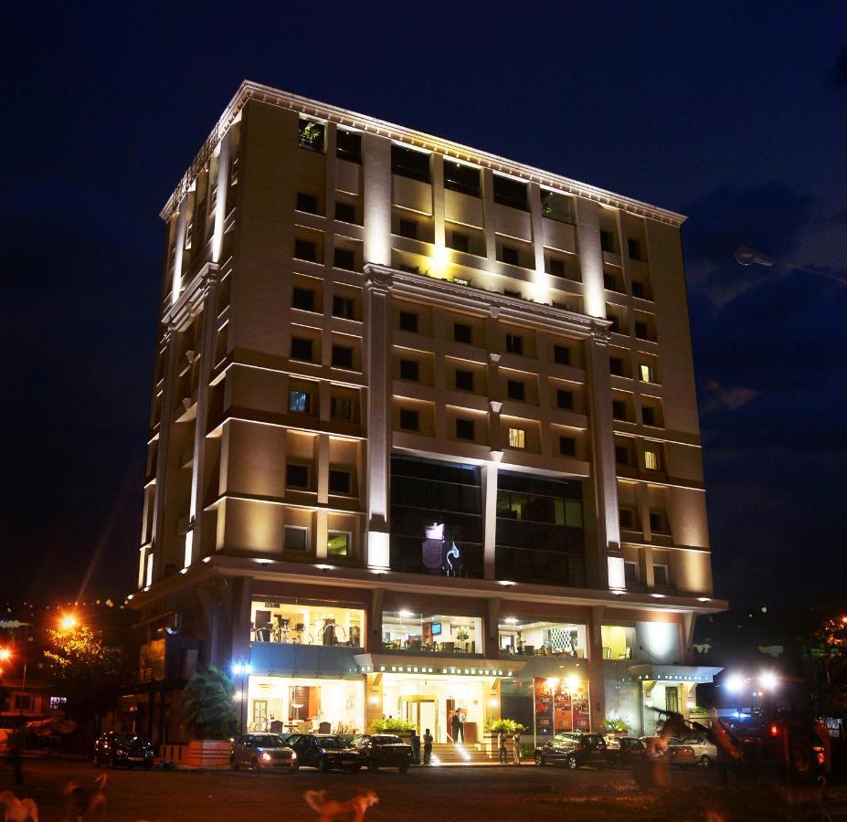 De Sovrani Hotel Kolkata Bagian luar foto