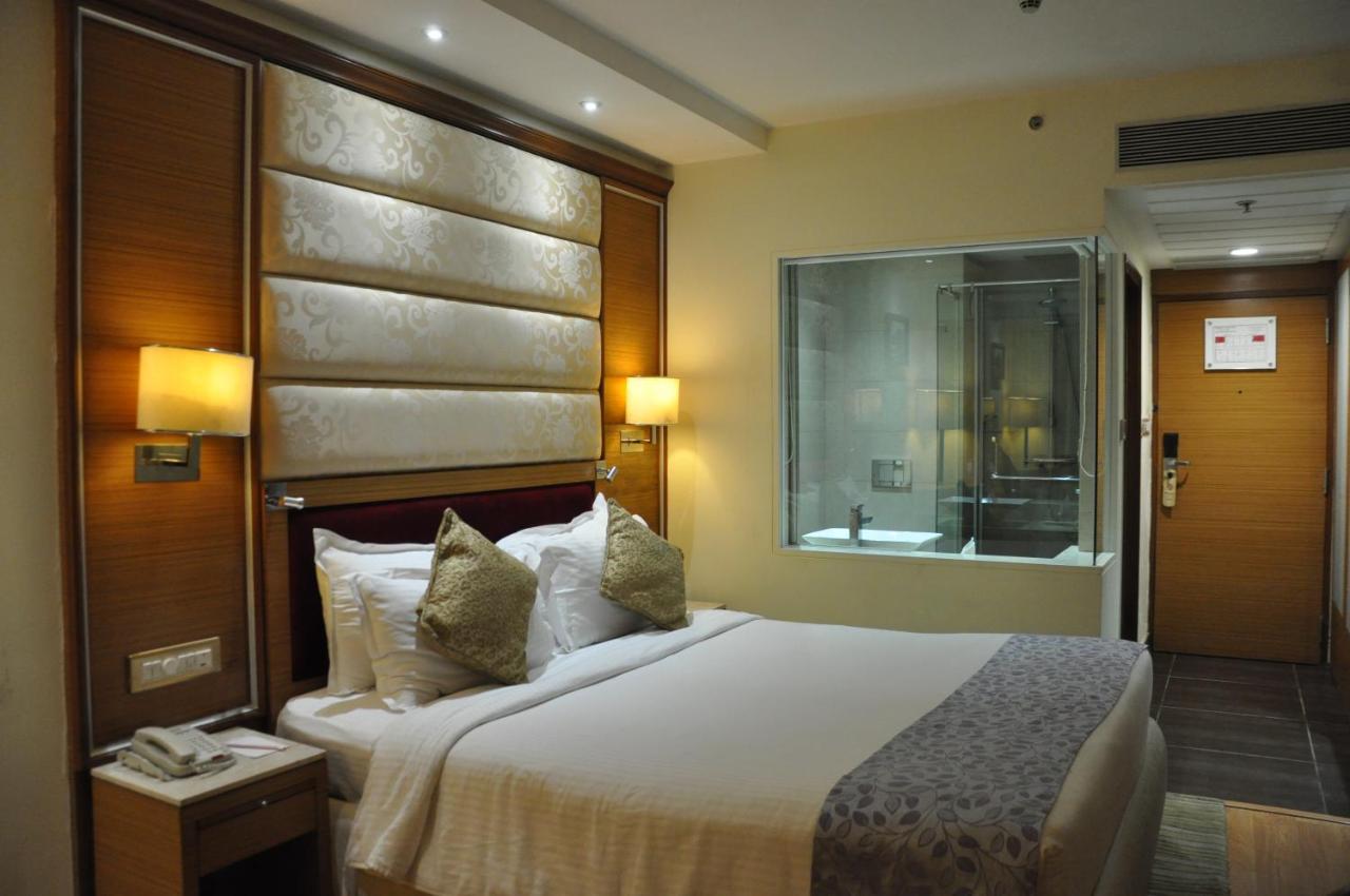 De Sovrani Hotel Kolkata Bagian luar foto