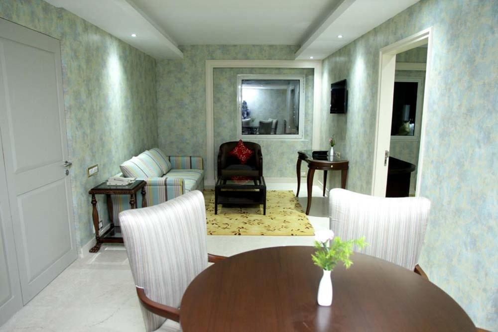De Sovrani Hotel Kolkata Bagian luar foto
