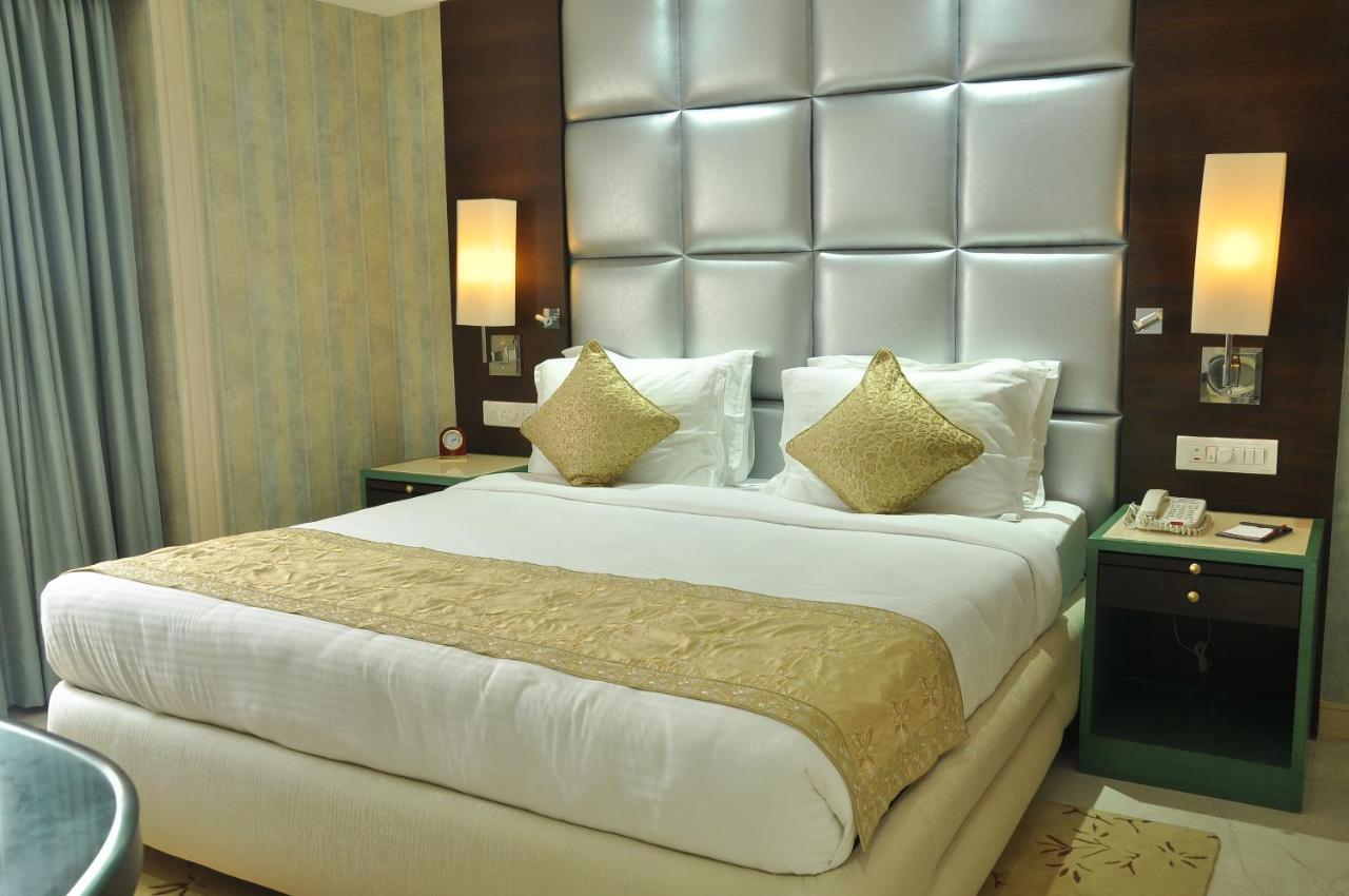 De Sovrani Hotel Kolkata Bagian luar foto