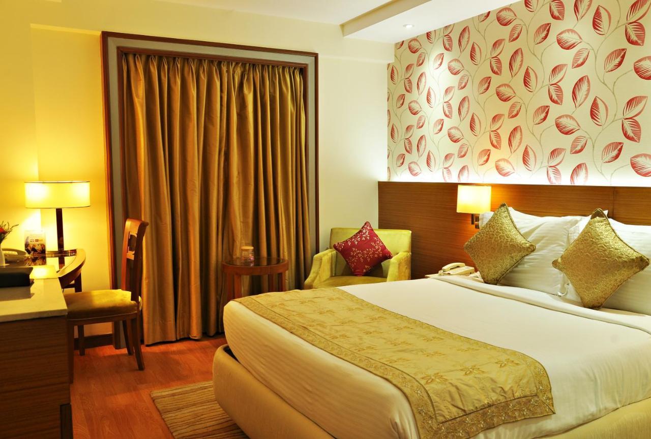 De Sovrani Hotel Kolkata Bagian luar foto