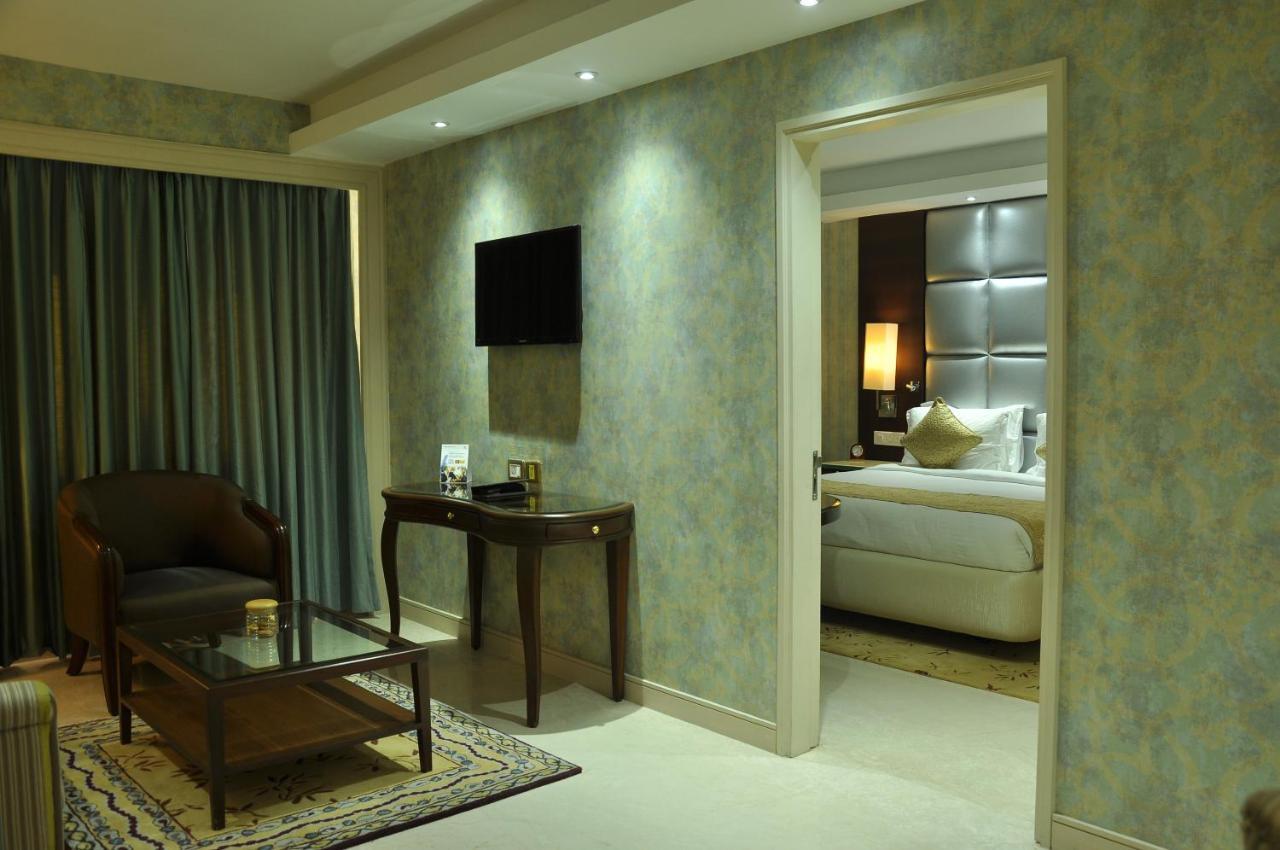 De Sovrani Hotel Kolkata Bagian luar foto