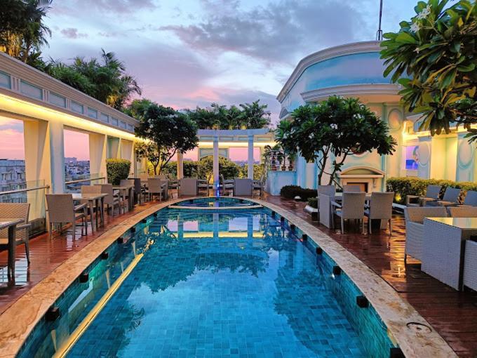 De Sovrani Hotel Kolkata Bagian luar foto