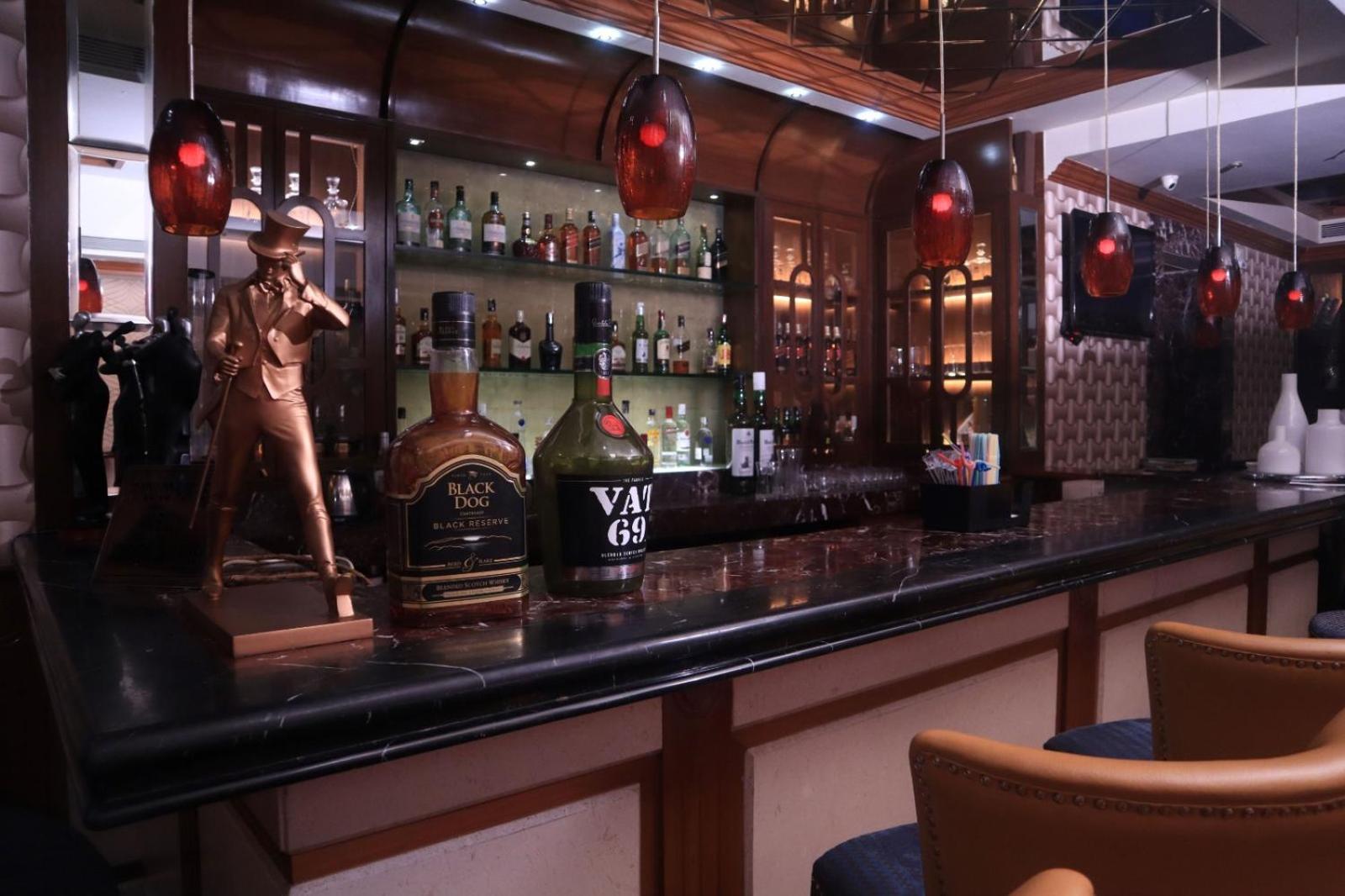 De Sovrani Hotel Kolkata Bagian luar foto