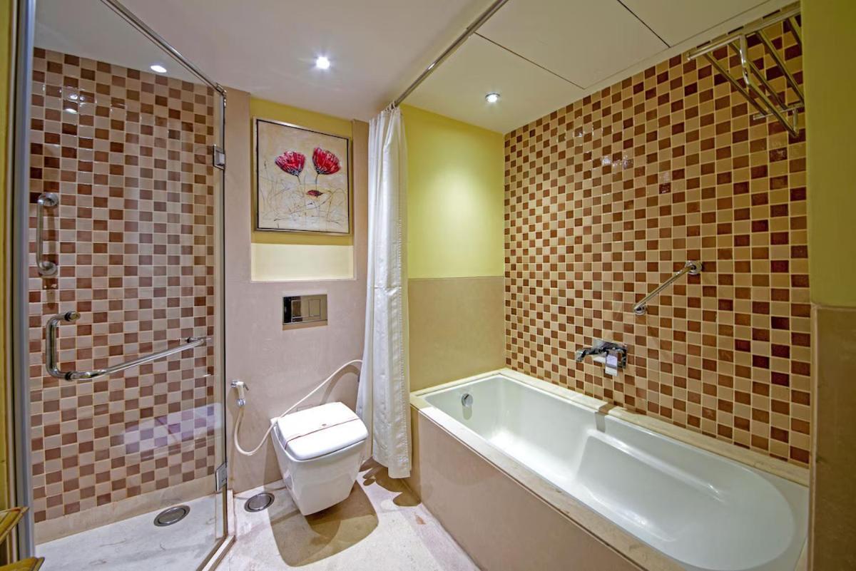 De Sovrani Hotel Kolkata Bagian luar foto