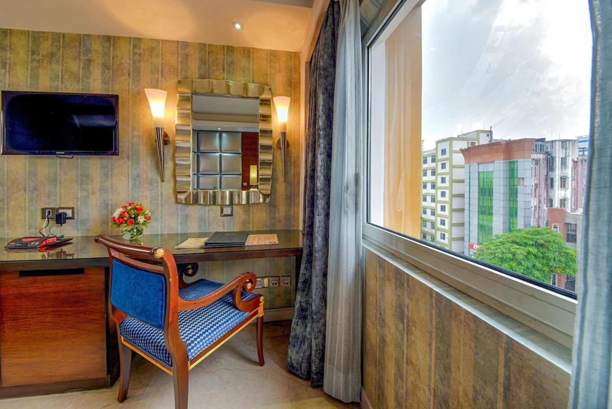 De Sovrani Hotel Kolkata Bagian luar foto