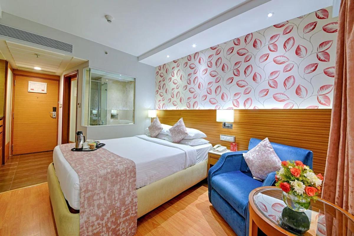 De Sovrani Hotel Kolkata Bagian luar foto