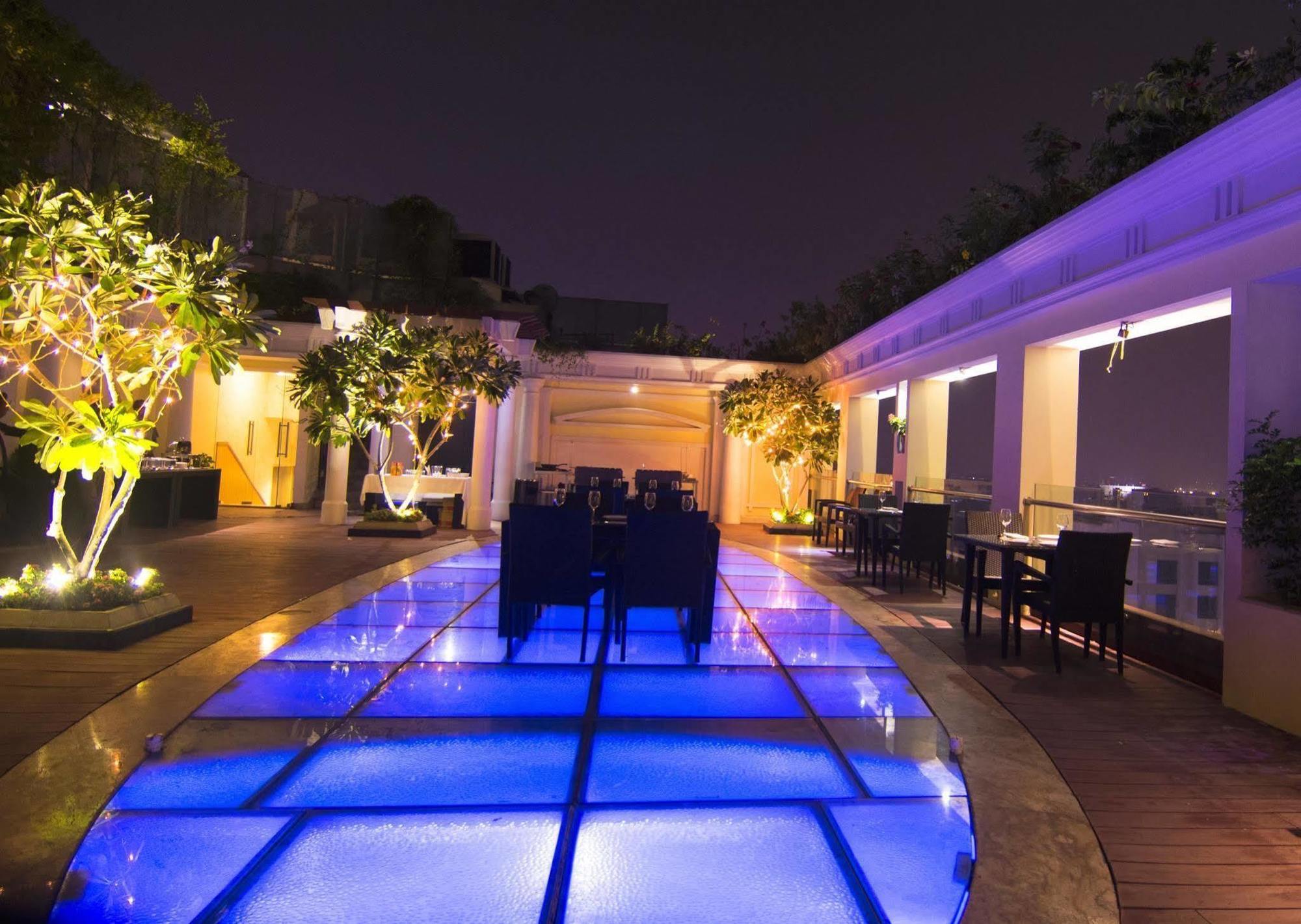 De Sovrani Hotel Kolkata Bagian luar foto