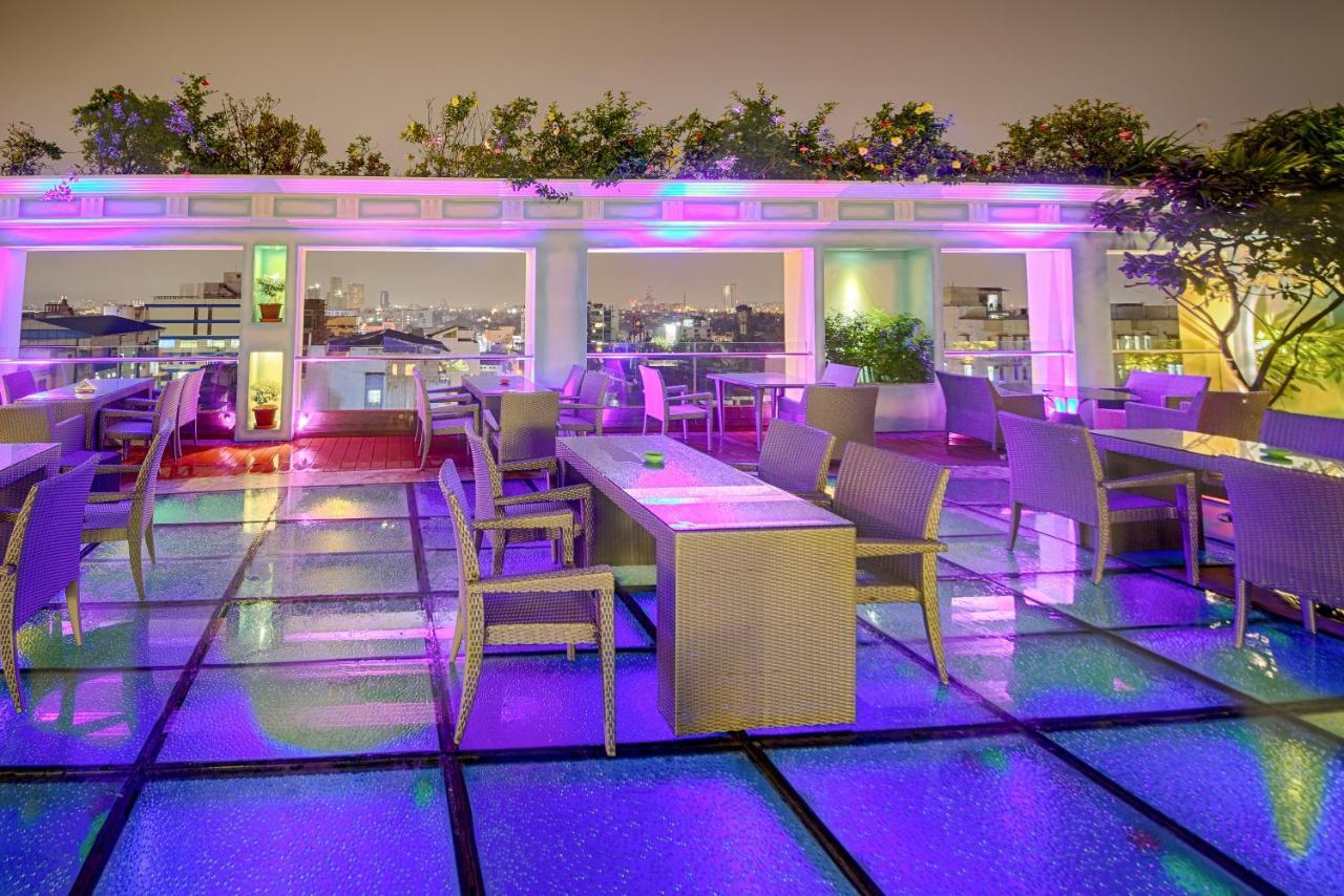 De Sovrani Hotel Kolkata Bagian luar foto
