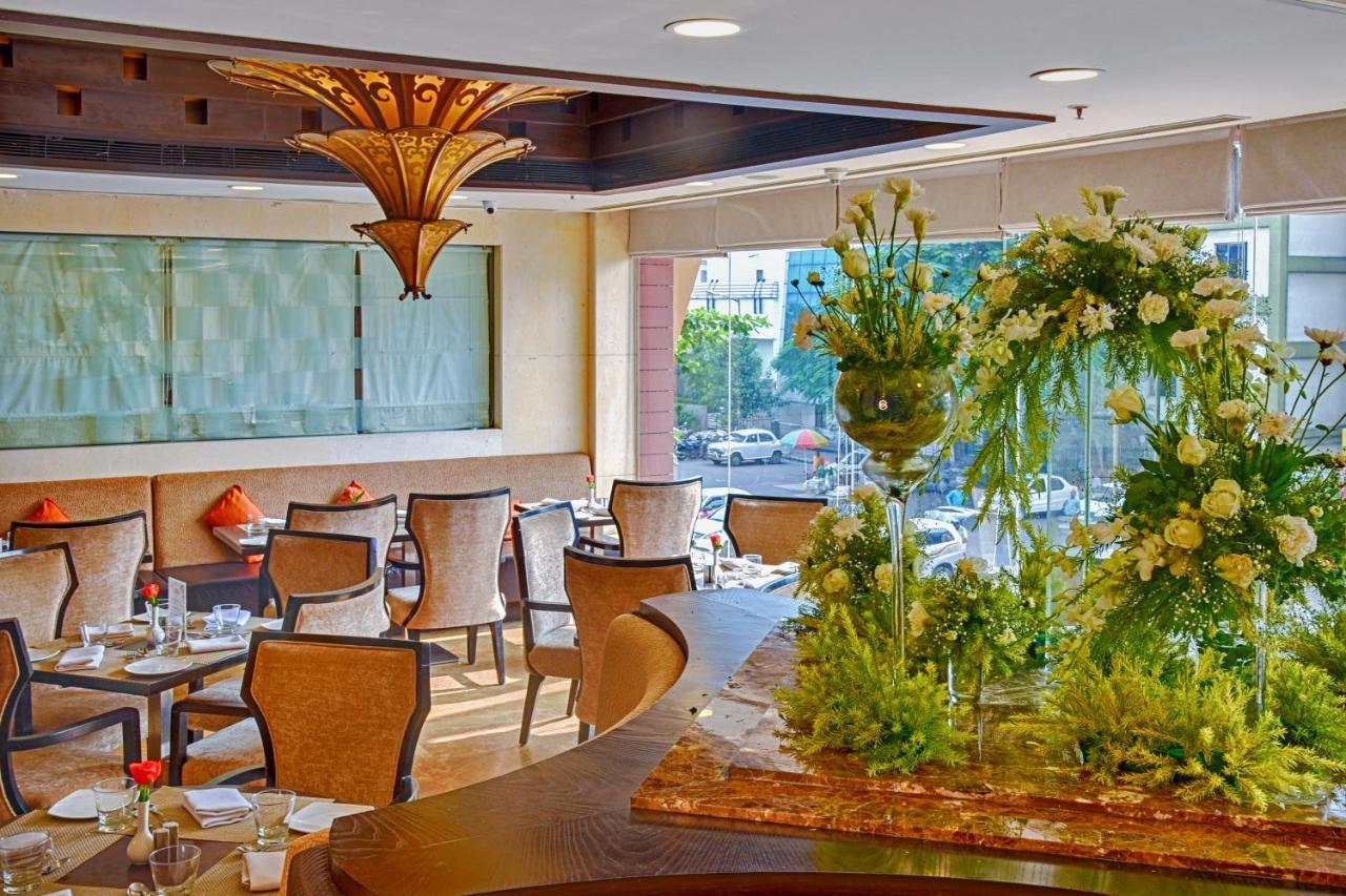 De Sovrani Hotel Kolkata Bagian luar foto